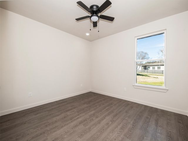 170 Half Moon Way, Runaway Bay, TX 76426