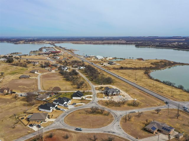 170 Half Moon Way, Runaway Bay, TX 76426