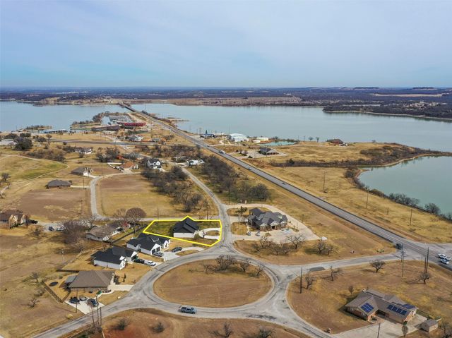 170 Half Moon Way, Runaway Bay, TX 76426