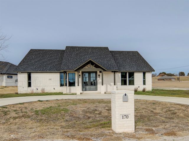 170 Half Moon Way, Runaway Bay, TX 76426