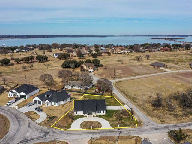 170 Half Moon Way, Runaway Bay, TX 76426