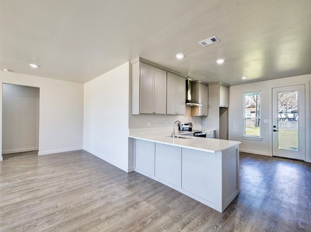 170 Half Moon Way, Runaway Bay, TX 76426