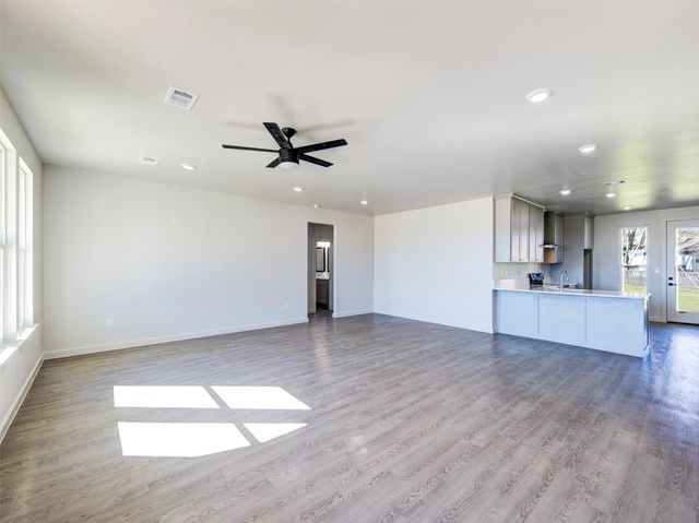 170 Half Moon Way, Runaway Bay, TX 76426