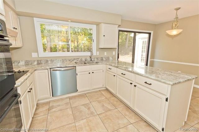 7322 Sandy Creek Lane, Bloomfield Hills, MI 48301