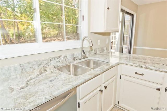 7322 Sandy Creek Lane, Bloomfield Hills, MI 48301