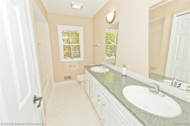 7322 Sandy Creek Lane, Bloomfield Hills, MI 48301