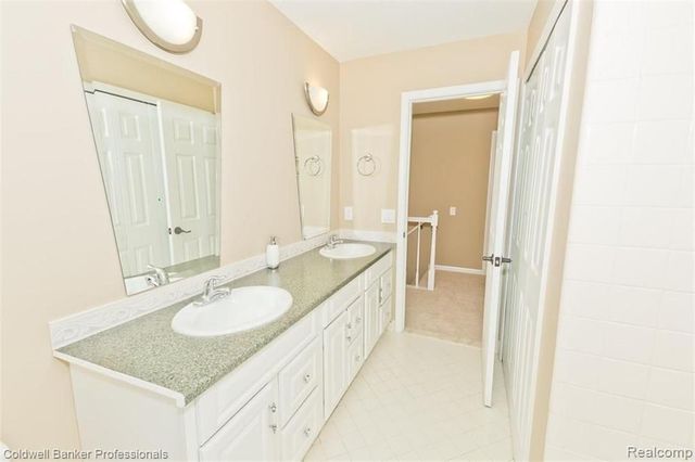 7322 Sandy Creek Lane, Bloomfield Hills, MI 48301