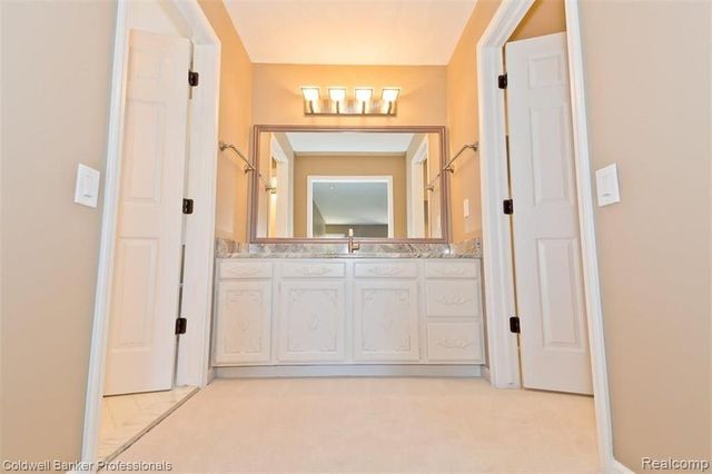 7322 Sandy Creek Lane, Bloomfield Hills, MI 48301