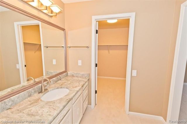 7322 Sandy Creek Lane, Bloomfield Hills, MI 48301