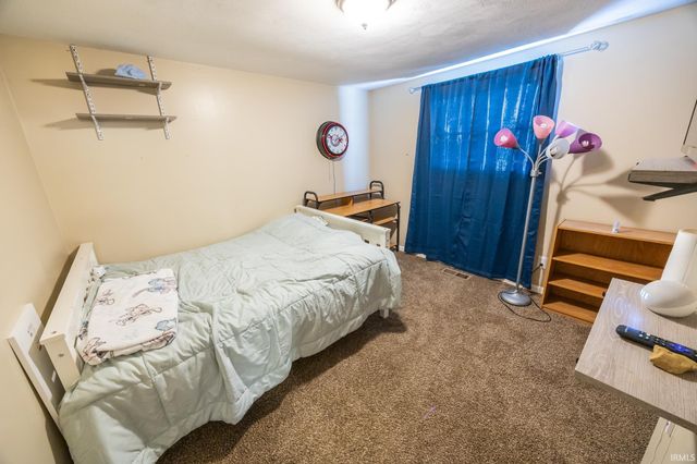 909 North Drive, Crawfordsville, IN 47933