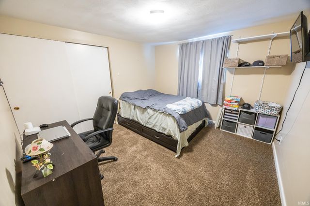 909 North Drive, Crawfordsville, IN 47933