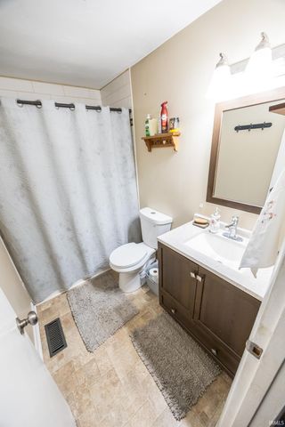 909 North Drive, Crawfordsville, IN 47933