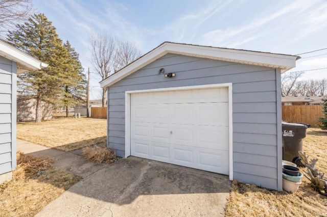 909 North Drive, Crawfordsville, IN 47933