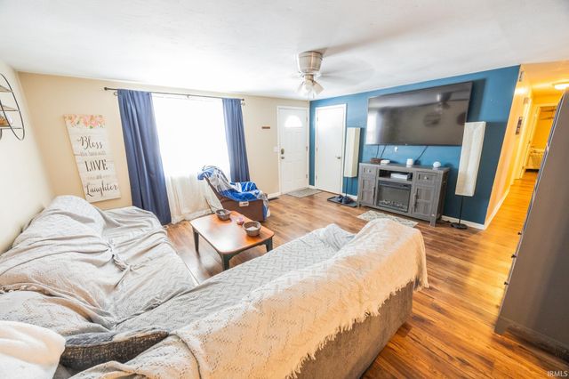 909 North Drive, Crawfordsville, IN 47933