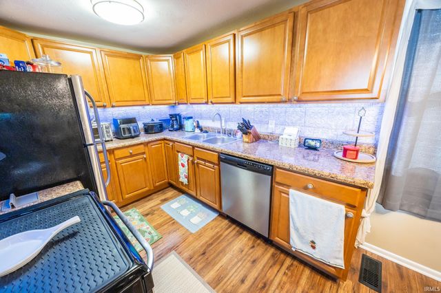 909 North Drive, Crawfordsville, IN 47933