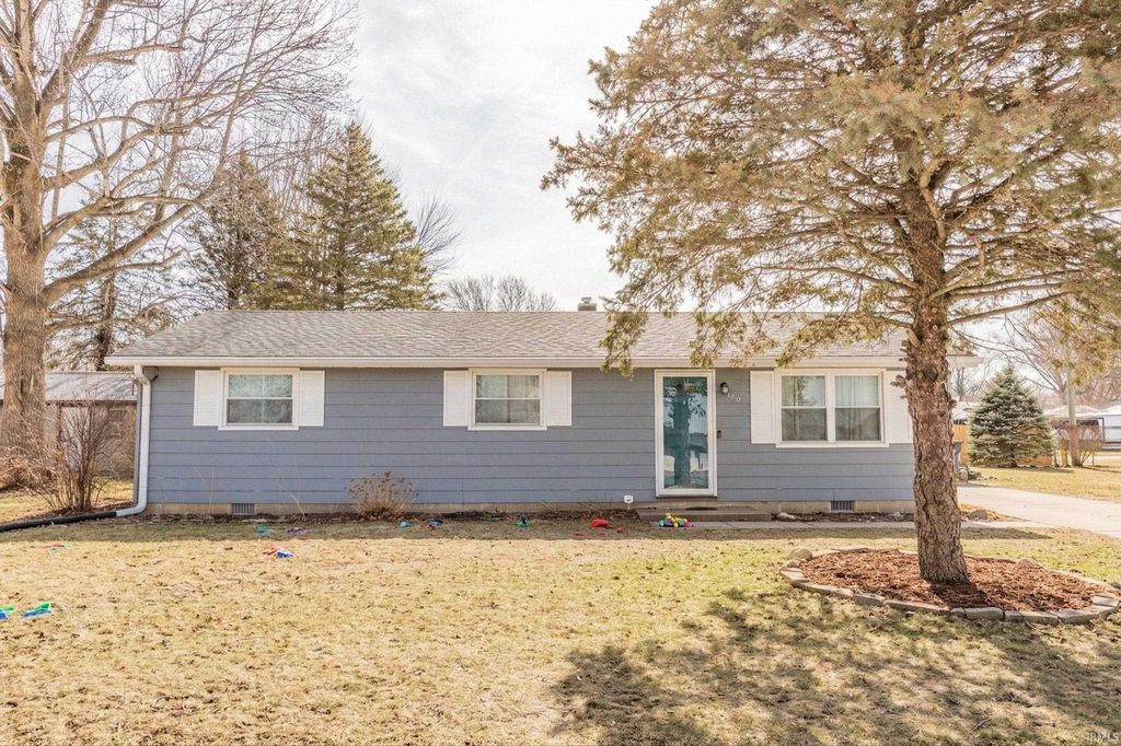 909 North Drive, Crawfordsville, IN 47933