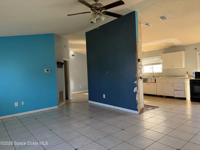 601 Sauders Road SE, Palm Bay, FL 32909