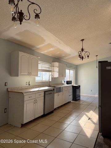 601 Sauders Road SE, Palm Bay, FL 32909