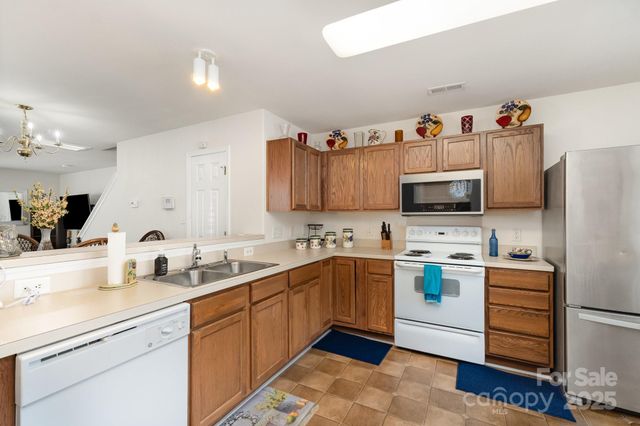 13412 Golden Apple Court, Charlotte, NC 28215
