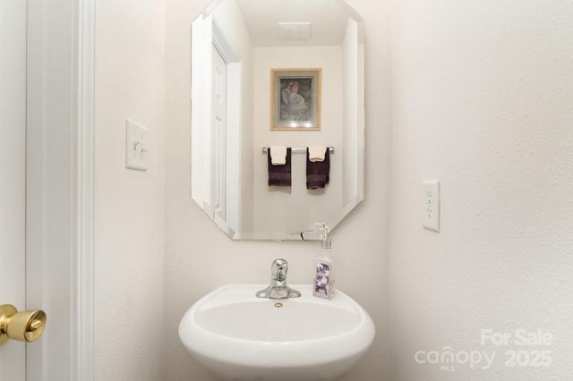 13412 Golden Apple Court, Charlotte, NC 28215
