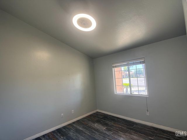709 Calle Del Sol Street, Bakersfield, CA 93307