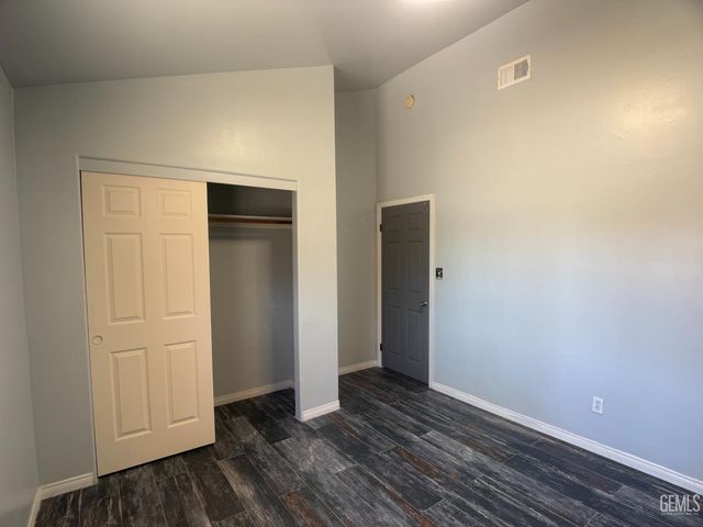 709 Calle Del Sol Street, Bakersfield, CA 93307