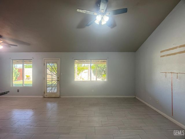709 Calle Del Sol Street, Bakersfield, CA 93307