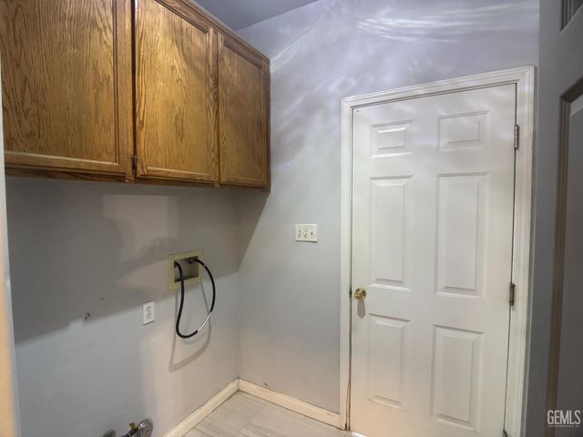 709 Calle Del Sol Street, Bakersfield, CA 93307