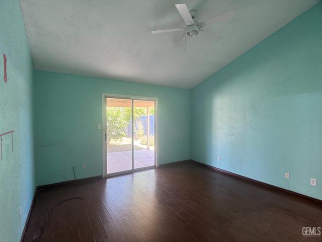 709 Calle Del Sol Street, Bakersfield, CA 93307