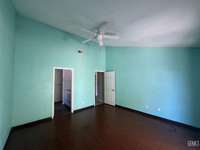 709 Calle Del Sol Street, Bakersfield, CA 93307