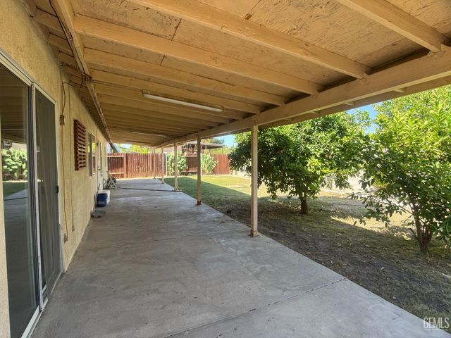 709 Calle Del Sol Street, Bakersfield, CA 93307