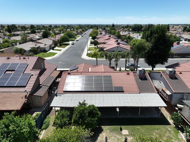 709 Calle Del Sol Street, Bakersfield, CA 93307