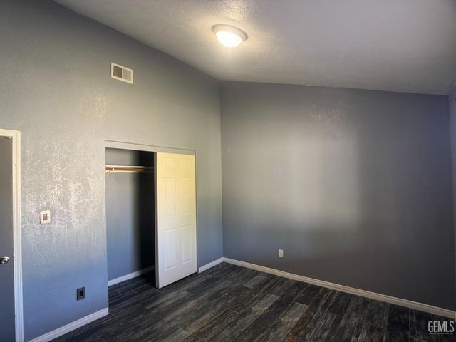 709 Calle Del Sol Street, Bakersfield, CA 93307