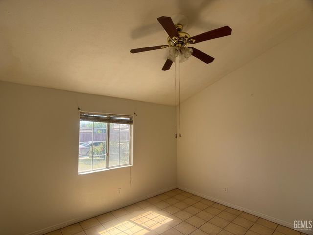 709 Calle Del Sol Street, Bakersfield, CA 93307