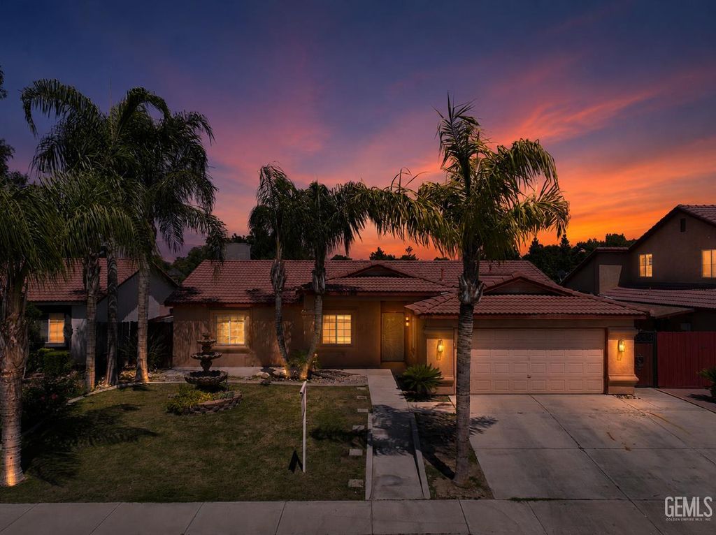 709 Calle Del Sol Street, Bakersfield, CA 93307