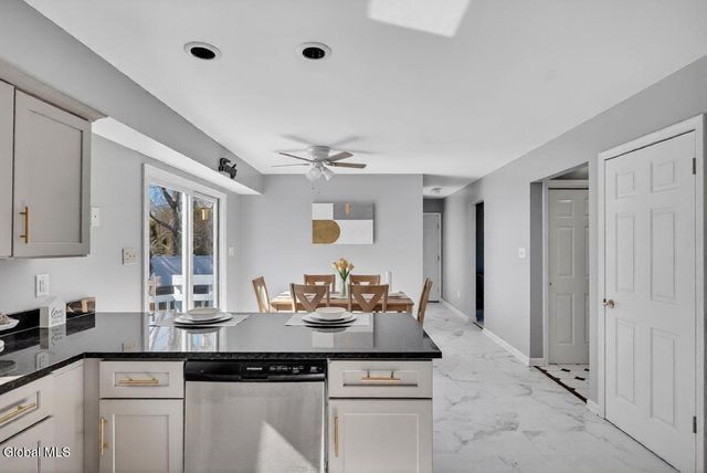 217 Long Meadow Lane, Rotterdam, NY 12306