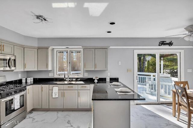 217 Long Meadow Lane, Rotterdam, NY 12306