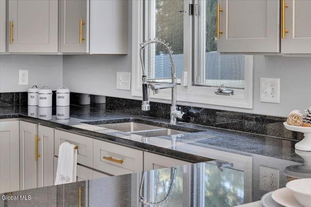 217 Long Meadow Lane, Rotterdam, NY 12306