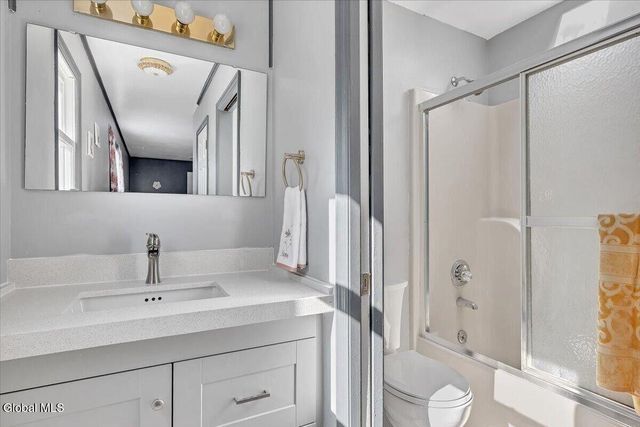 217 Long Meadow Lane, Rotterdam, NY 12306