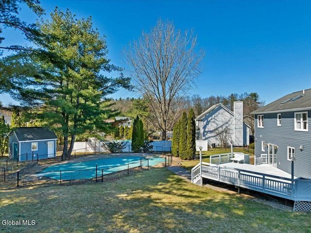 217 Long Meadow Lane, Rotterdam, NY 12306