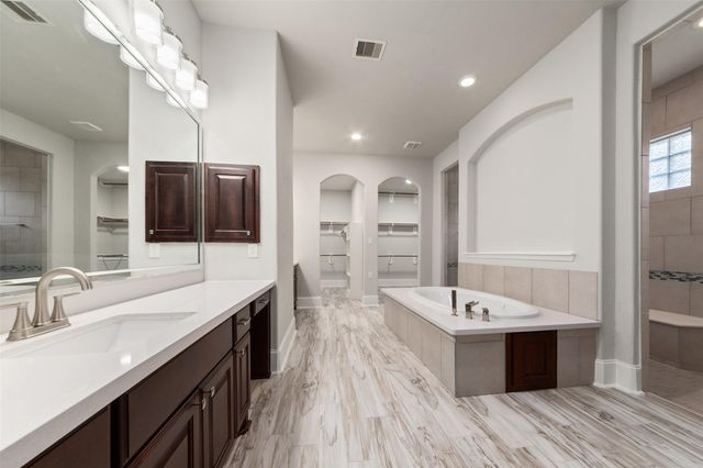 2948 S Cotswold Manor Drive, Kingwood, TX 77339