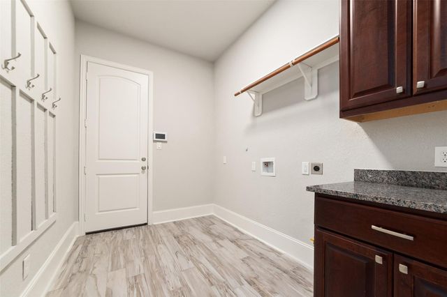 2948 S Cotswold Manor Drive, Kingwood, TX 77339