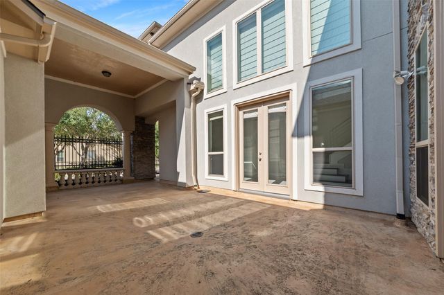 2948 S Cotswold Manor Drive, Kingwood, TX 77339