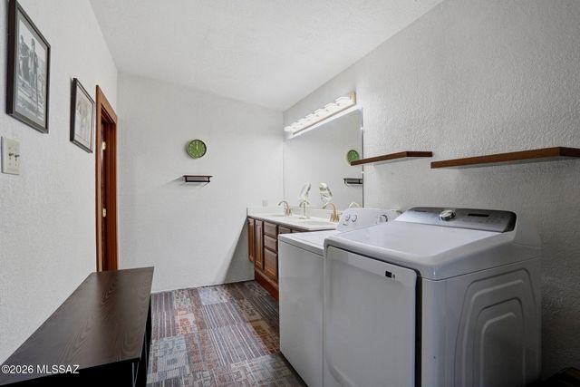 580 W Sunset Avenue, Oracle, AZ 85623