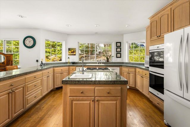 922 Freeman Ln, Grass Valley, CA 95949