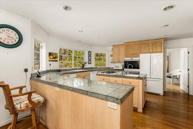 922 Freeman Ln, Grass Valley, CA 95949