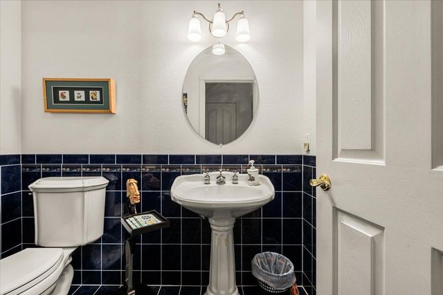 922 Freeman Ln, Grass Valley, CA 95949