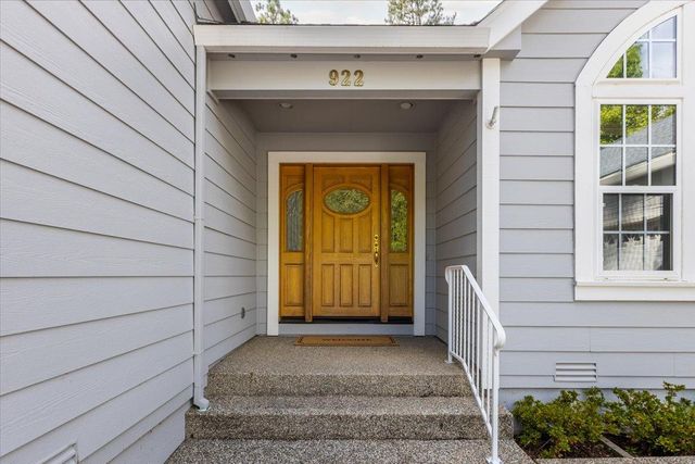 922 Freeman Ln, Grass Valley, CA 95949