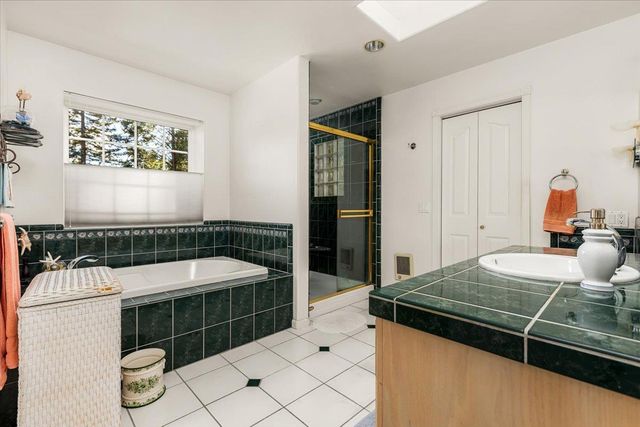 922 Freeman Ln, Grass Valley, CA 95949