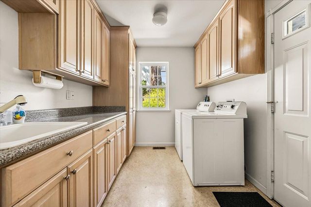 922 Freeman Ln, Grass Valley, CA 95949